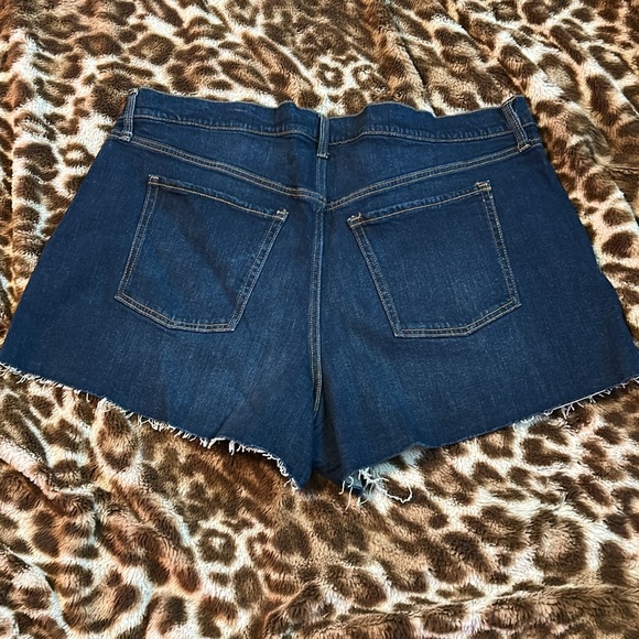 Old Navy Blue Jean Shorts Distressed Summer Style - Picture 3 of 5